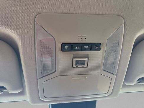 Used 2019 Toyota RAV4 LE FWD image 20