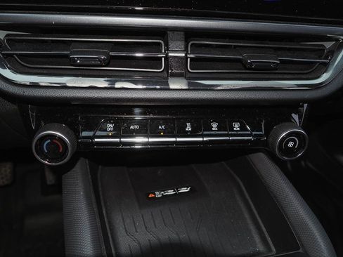 Used 2025 Chevrolet Equinox EV RS FWD image 12