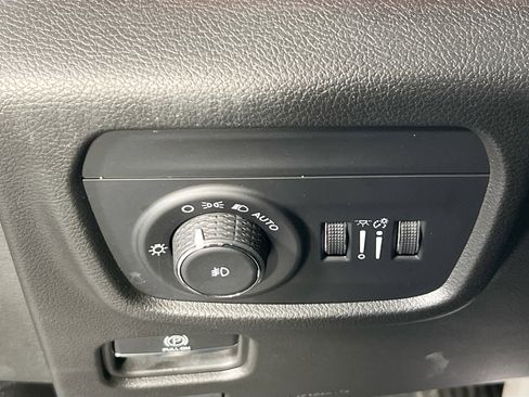 Used 2022 Jeep Grand Cherokee Overland AWD/4WD image 10