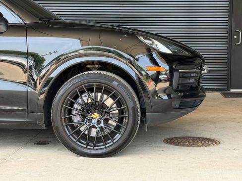Certified 2023 Porsche Cayenne AWD/4WD image 10