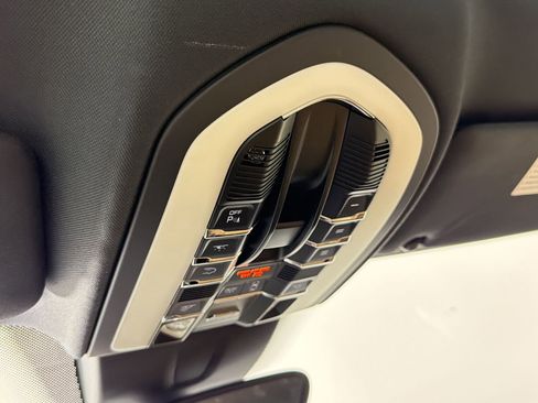 Used 2016 Porsche Cayenne image 27