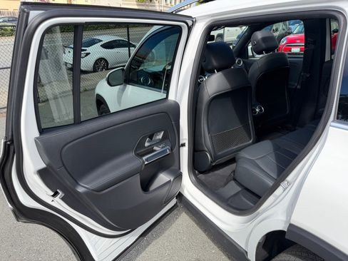 Used 2023 Mercedes-Benz EQB 300 4MATIC image 46