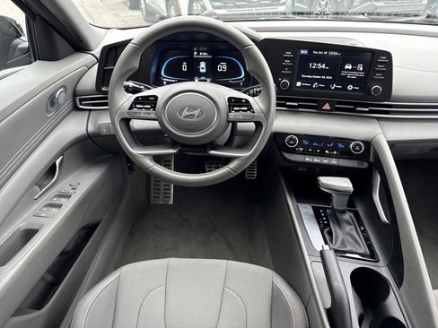 Certified 2025 Hyundai Elantra Sport image 15