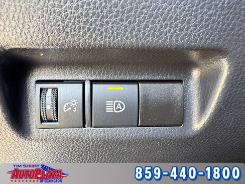 Used 2025 Toyota RAV4 XLE AWD/4WD image 23