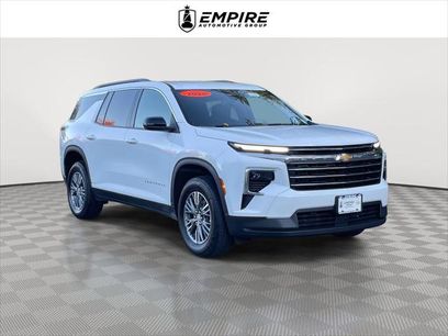 Used 2025 Chevrolet Traverse LT