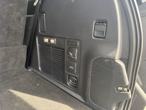 Used 2025 Lincoln Navigator Reserve AWD/4WD image 13