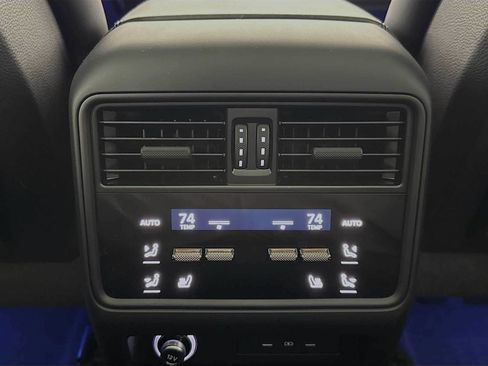 Used 2025 Porsche Cayenne Turbo AWD/4WD image 29