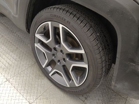 Used 2020 Jeep Renegade Latitude FWD image 31