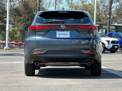 Used 2024 Toyota Venza LE AWD/4WD image 4