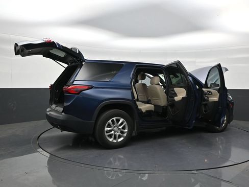 Used 2023 Chevrolet Traverse LS FWD image 27