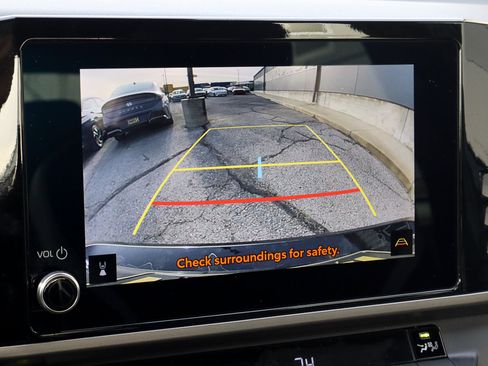 Used 2025 Toyota Camry SE image 12