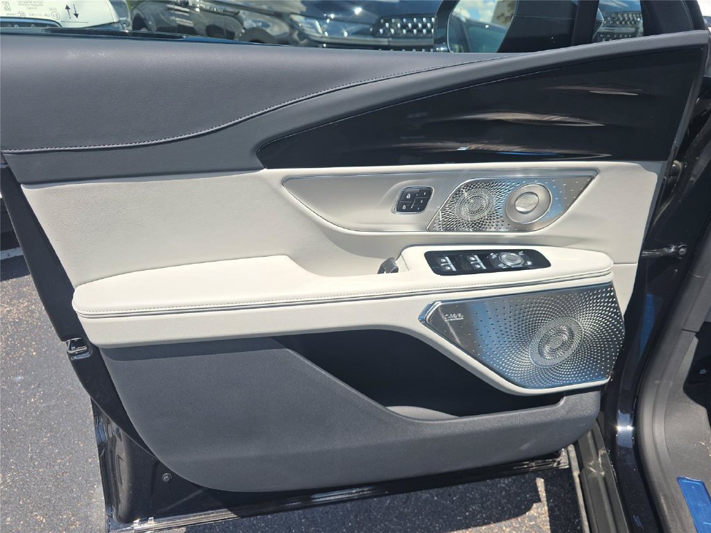 New 2026 Lincoln Nautilus Reserve AWD/4WD image 13