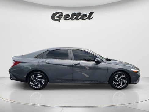 Used 2025 Hyundai Elantra SEL FWD image 4