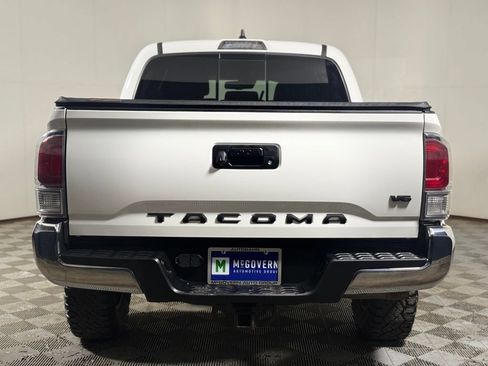 Used 2022 Toyota Tacoma TRD Off-Road AWD/4WD image 5