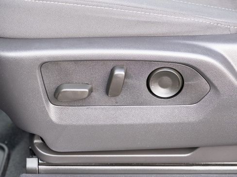 Used 2025 Chevrolet Silverado 1500 LT image 12