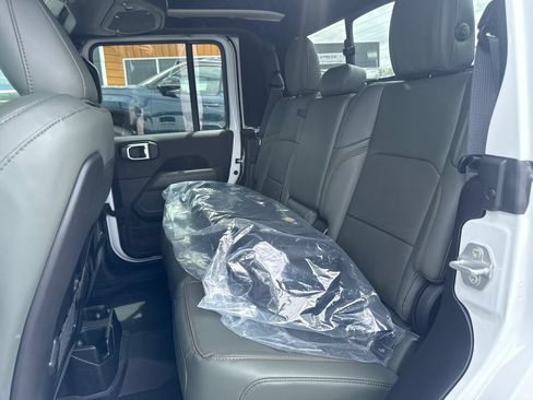 New 2026 Jeep Gladiator Mojave AWD/4WD image 10