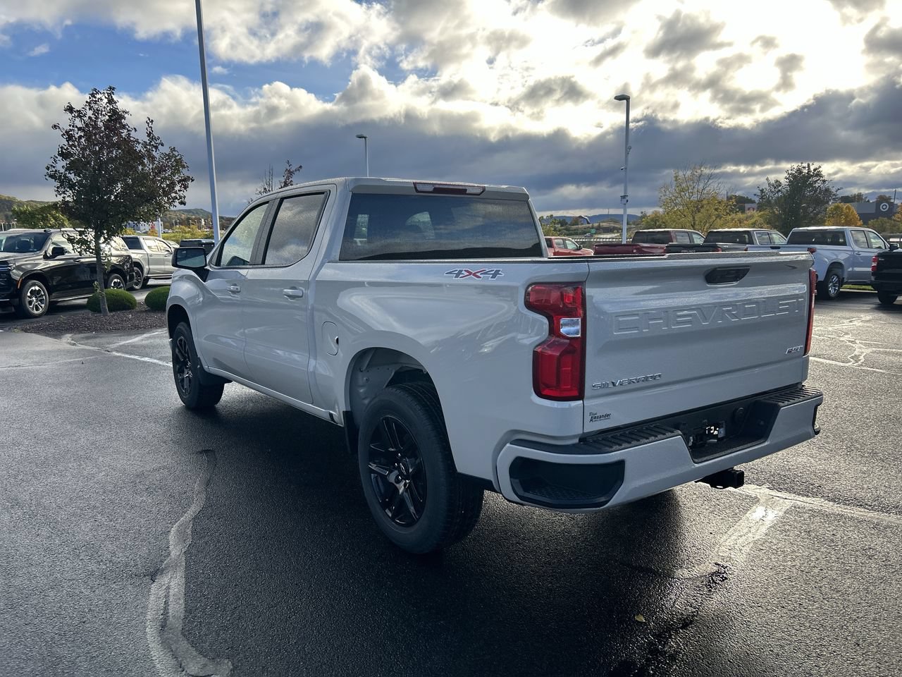 New 2026 Chevrolet Silverado 1500 RST w/ LPO, Dark Essentials Package AWD/4WD image 5