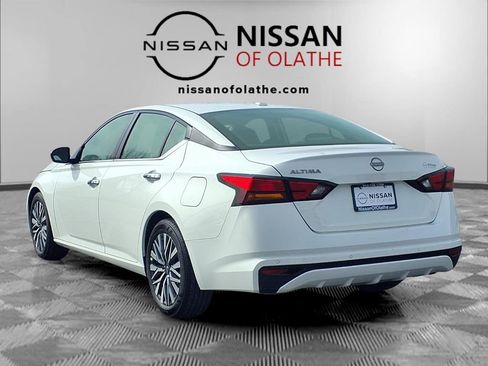 Certified 2025 Nissan Altima 2.5 SV image 3