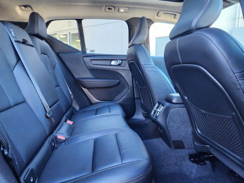 Used 2023 Volvo XC40 B4 Ultimate image 21