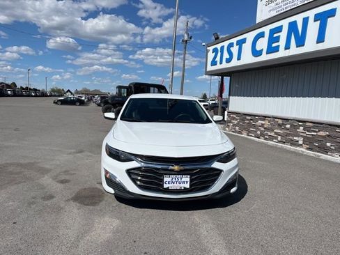 Used 2025 Chevrolet Malibu LS FWD image 2