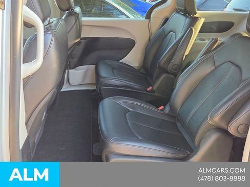 Used 2024 Chrysler Pacifica Limited FWD image 25