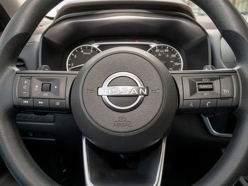 Used 2023 Nissan Rogue S image 16