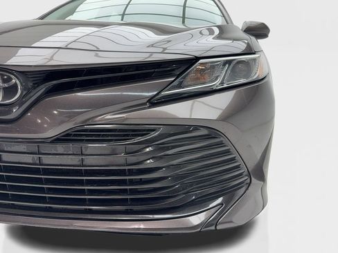 Used 2020 Toyota Camry LE image 5