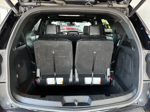 Used 2019 Ford Explorer XLT w/ XLT Sport Appearance Package AWD/4WD image 26