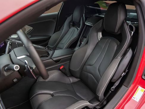Used 2021 Chevrolet Corvette Stingray Preferred Cpe w/ Z51 Performance Package RWD image 7