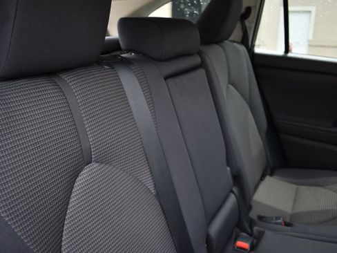 Used 2025 Toyota Highlander LE FWD image 26