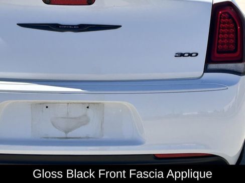 Used 2023 Chrysler 300 Touring w/ Sport Appearance Package image 9