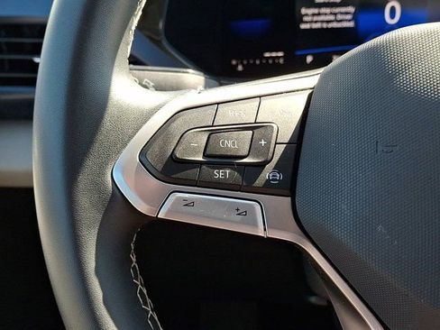 Certified 2022 Volkswagen Taos SE w/ Panoramic Sunroof Package image 26