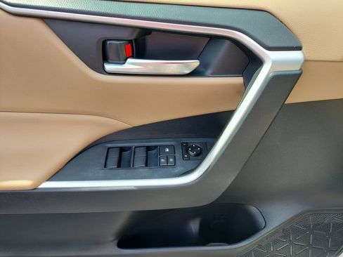 Used 2019 Toyota RAV4 XLE w/ Convenience Package AWD/4WD image 32