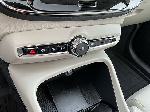 New 2026 Volvo XC40 B5 Ultra w/ Climate Package image 19