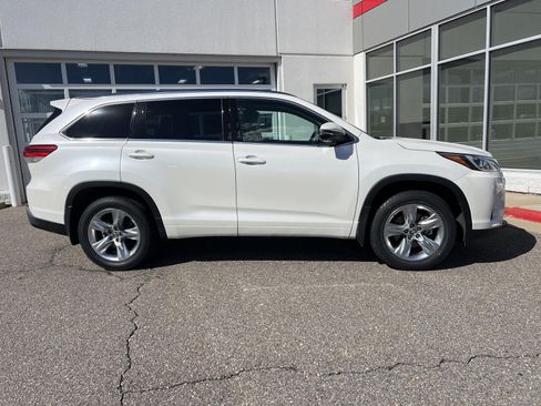 Used 2017 Toyota Highlander Limited AWD/4WD image 27