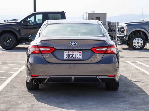 Used 2018 Toyota Camry SE FWD image 5