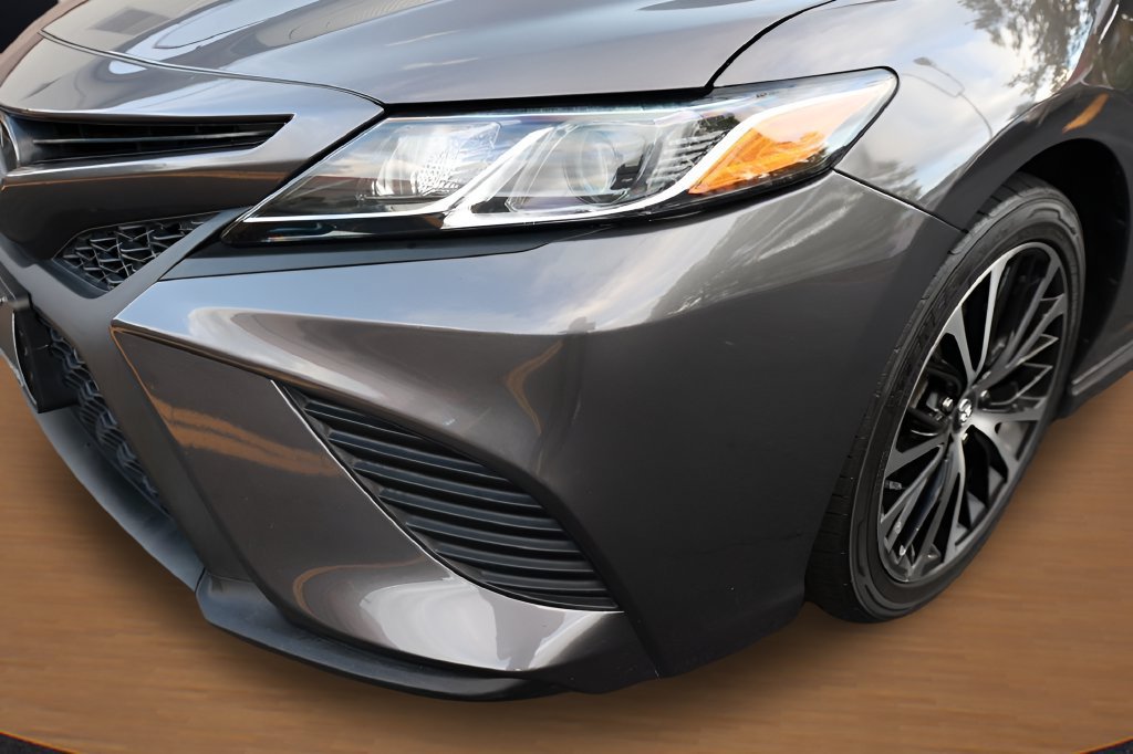 Used 2020 Toyota Camry SE w/ Convenience Package FWD image 4