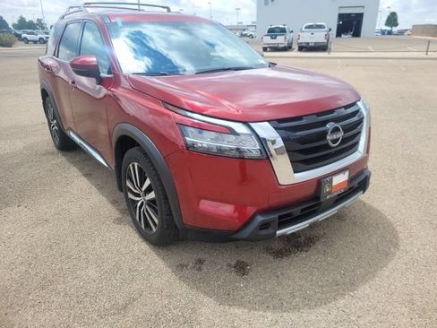 Certified 2023 Nissan Pathfinder Platinum FWD image 4