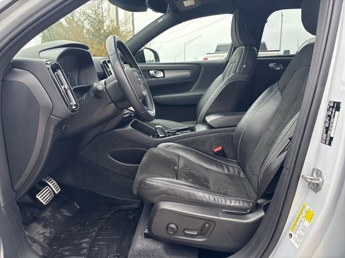 Used 2022 Volvo XC40 T4 R-Design w/ Protection Package Premier image 12