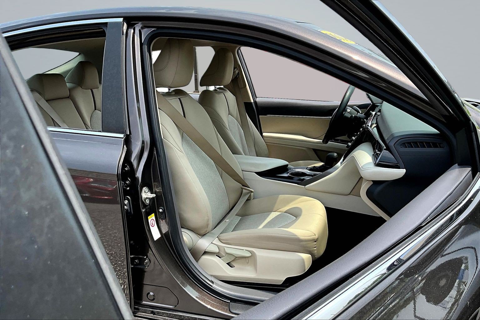 Used 2019 Toyota Camry LE FWD image 25