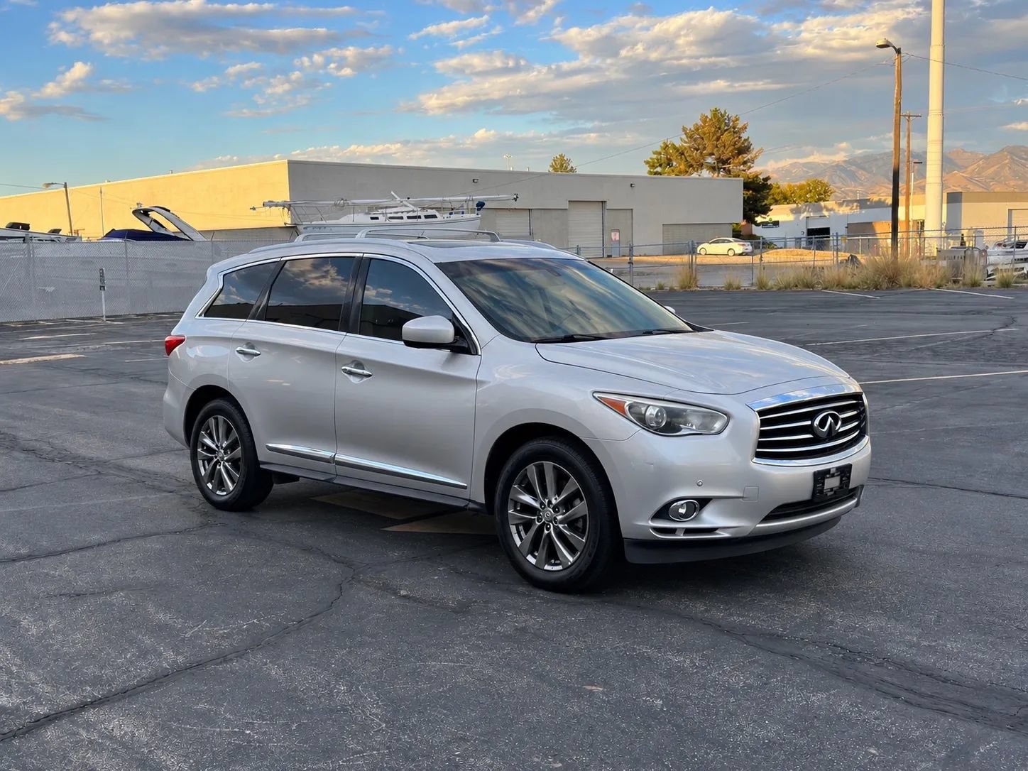 Used 2013 INFINITI JX35 AWD w/ Premium Pkg image 7