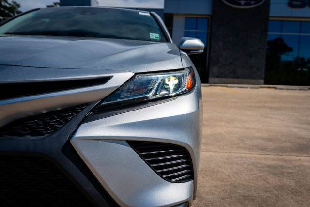 Used 2018 Toyota Camry SE w/ Audio Package FWD image 3