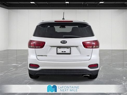 Used 2020 Kia Sorento LX image 4