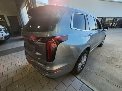 Used 2023 Cadillac XT6 Premium Luxury w/ Technology Package FWD image 4