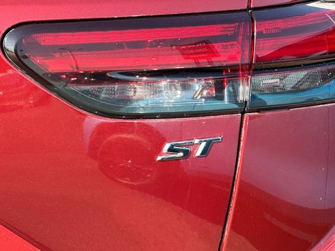 Used 2022 Buick Envision Essence w/ Sport Touring Package image 37