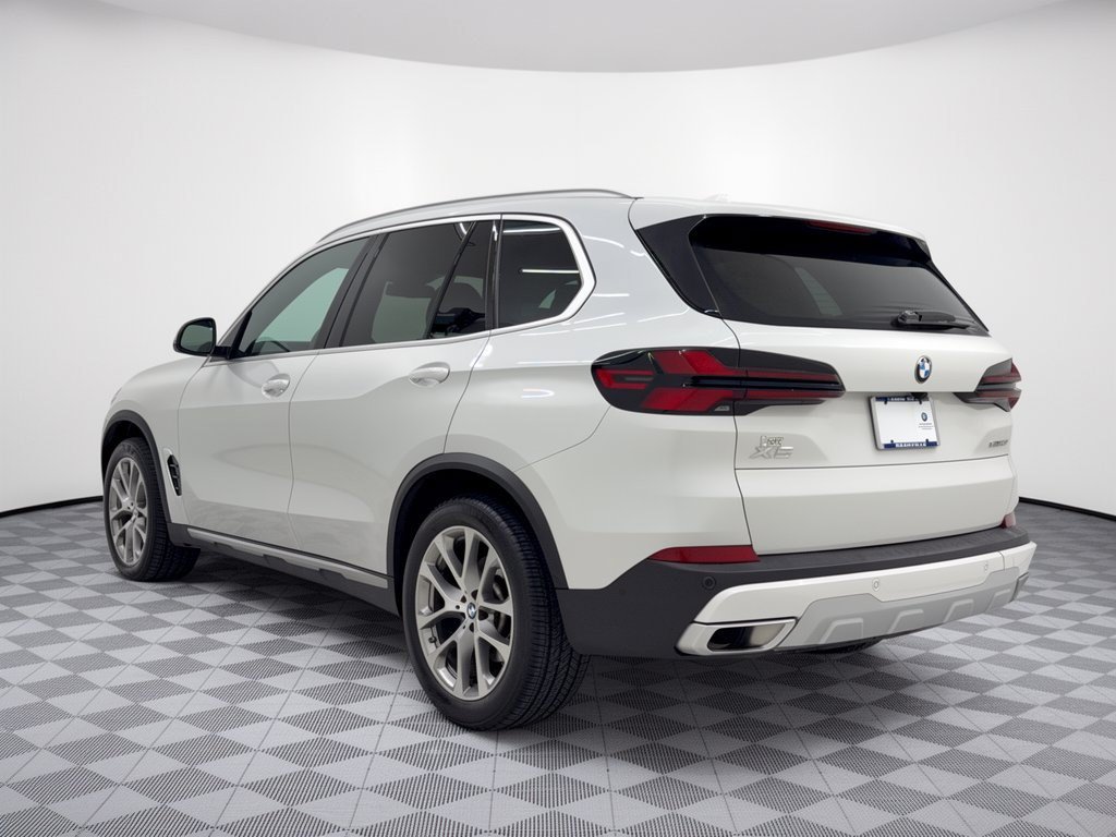Used 2024 BMW X5 xDrive40i w/ Premium Package AWD/4WD image 3