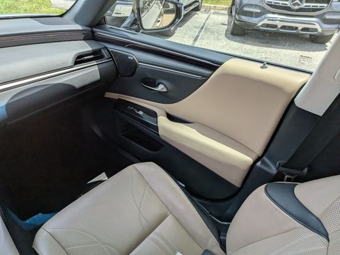 Used 2020 Lexus ES 350 w/ Accessory Package FWD image 17