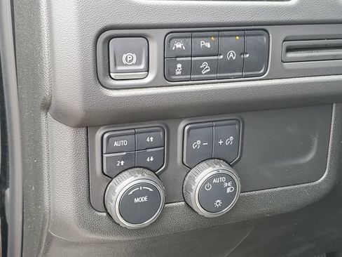 Certified 2024 Chevrolet Suburban Premier AWD/4WD image 8