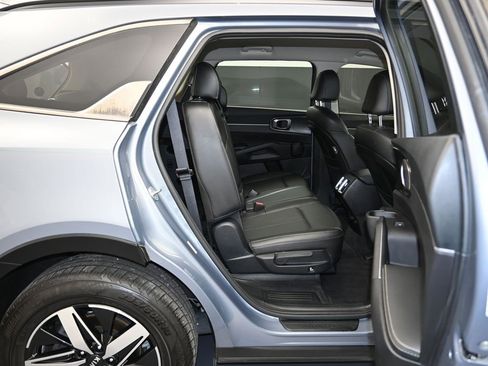 Used 2021 Kia Sorento S image 25