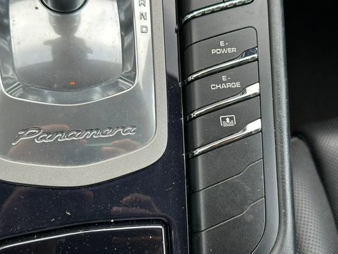 Used 2014 Porsche Panamera S image 34
